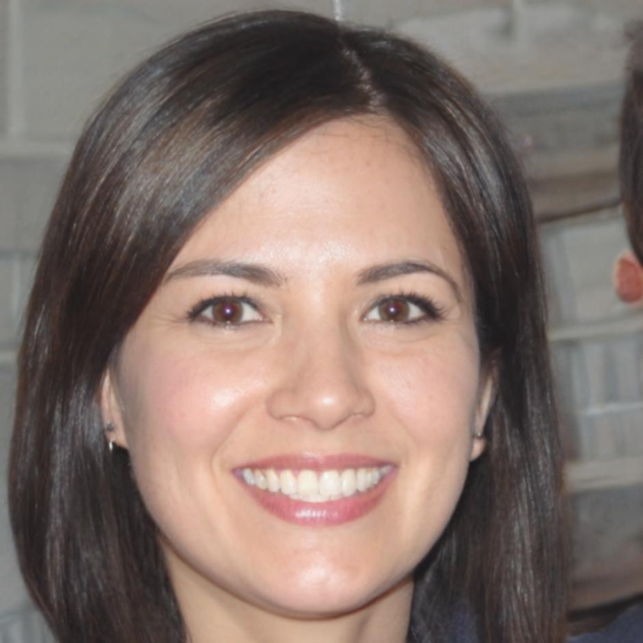 Instructora especializada en previsión financiera empresarial